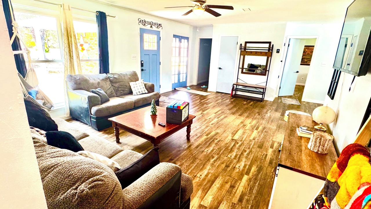 Photo of Livingroom in Milton