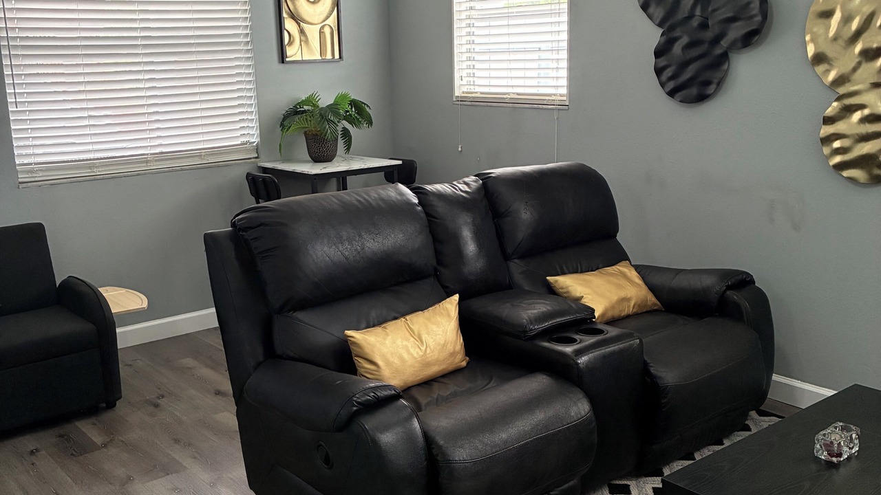 Photo of Livingroom in Clair-Mel City