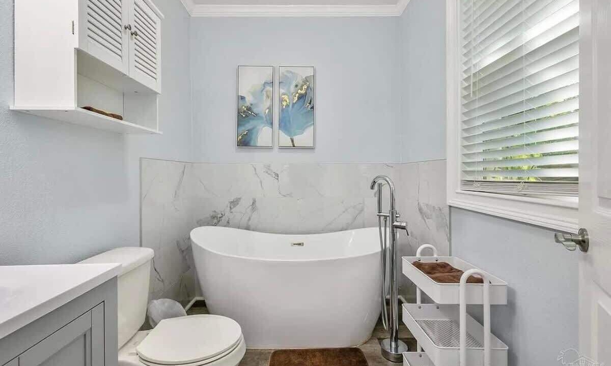 Photo of Bathroom in Southeast Pensacola