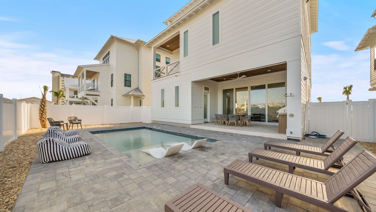 Photo of Outdoor in Biltmore Beach