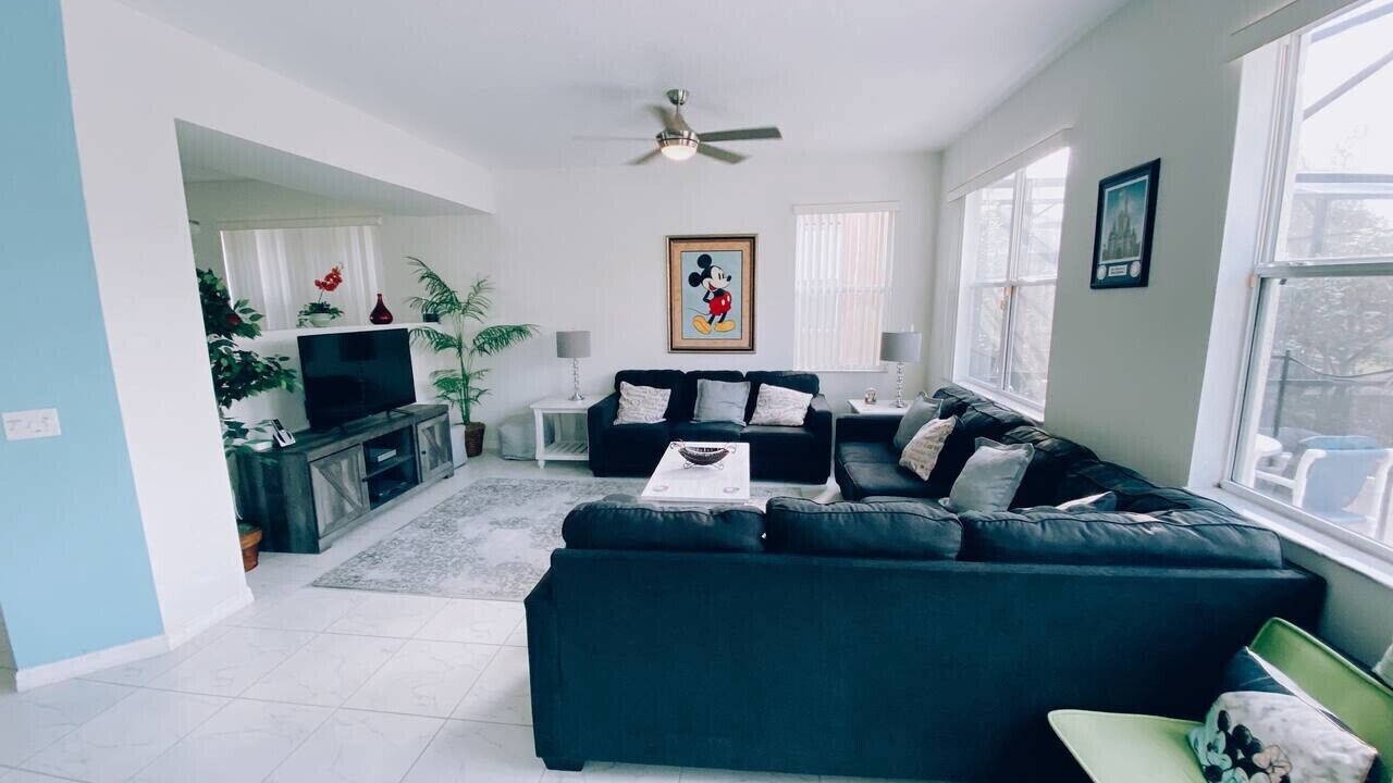 Photo of Livingroom in Windwood Bay