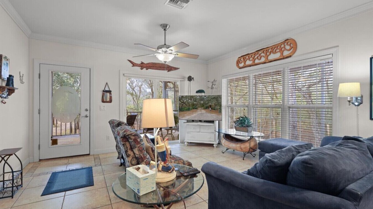 Photo of Livingroom in Bell