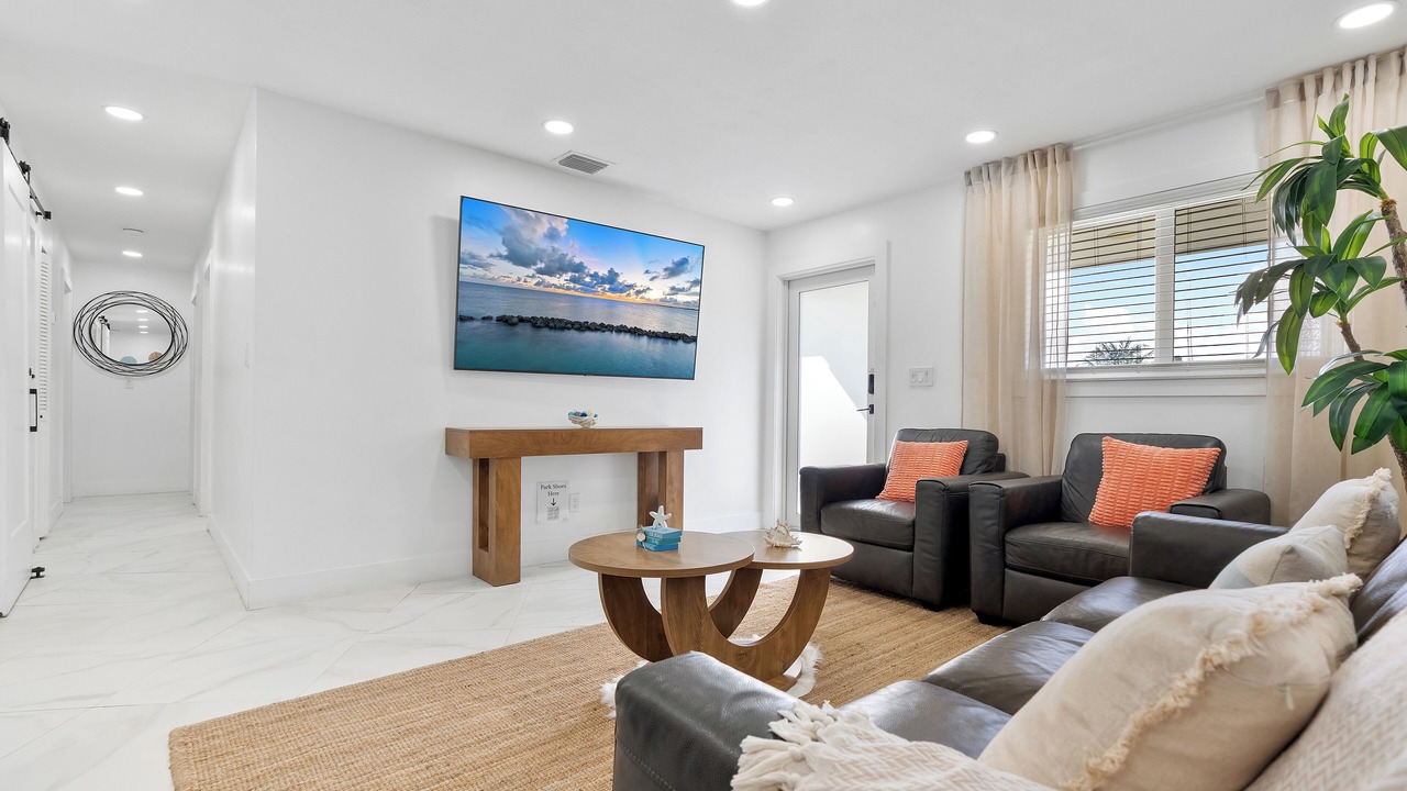 Photo of Livingroom in Ludlam