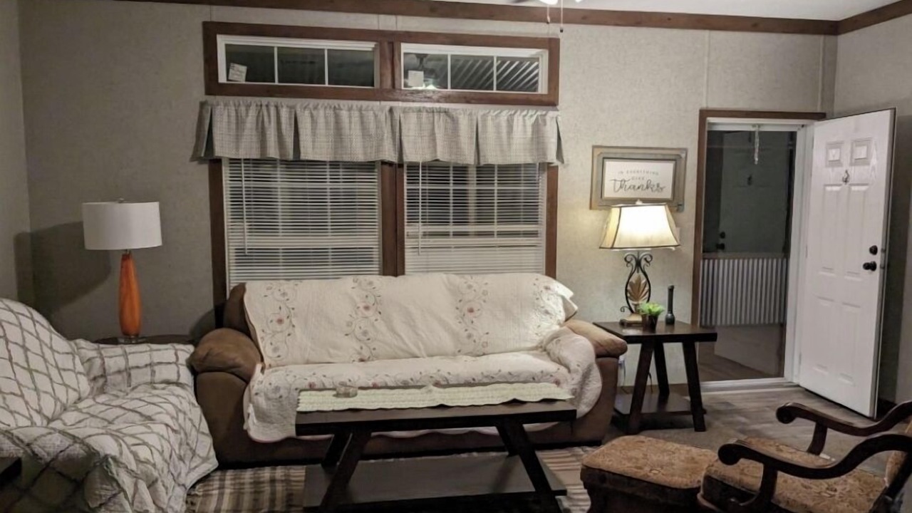 Photo of Livingroom in Putnam Hall