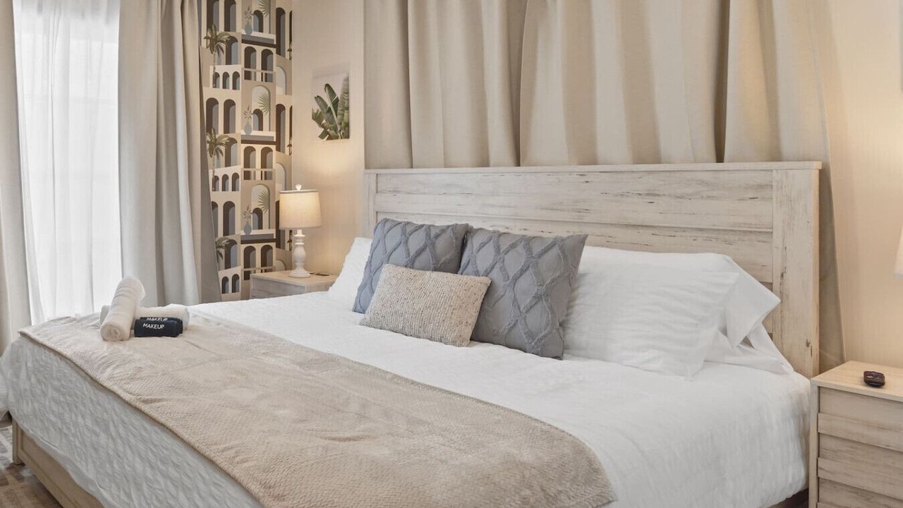 Photo of Bedroom in Ludlam