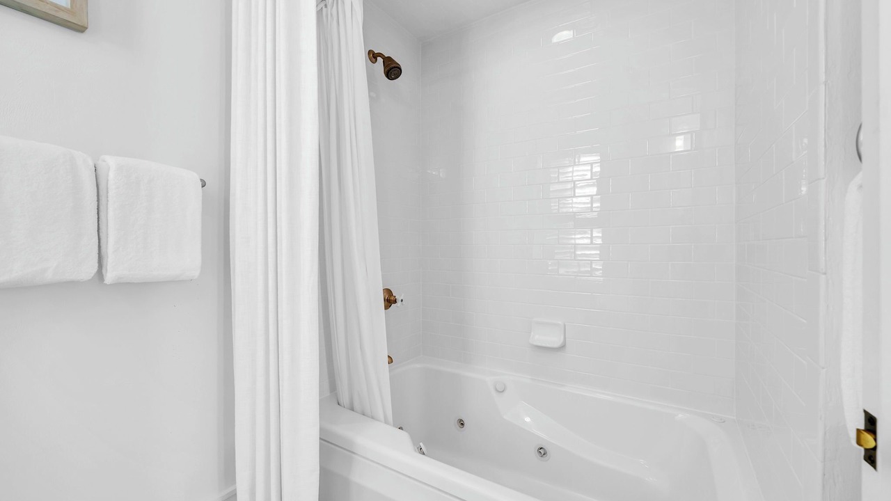 Photo of Bathroom in Gulf District