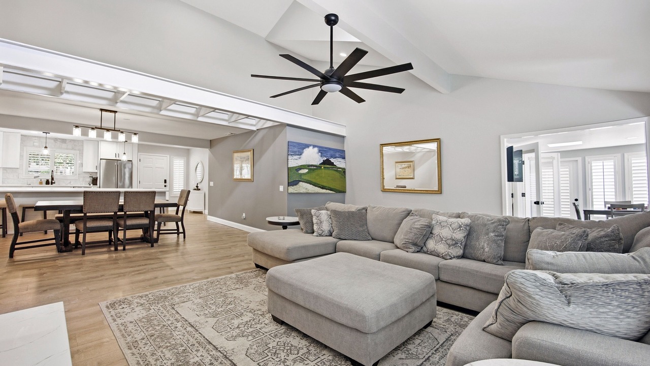 Photo of Livingroom in Palm Valley