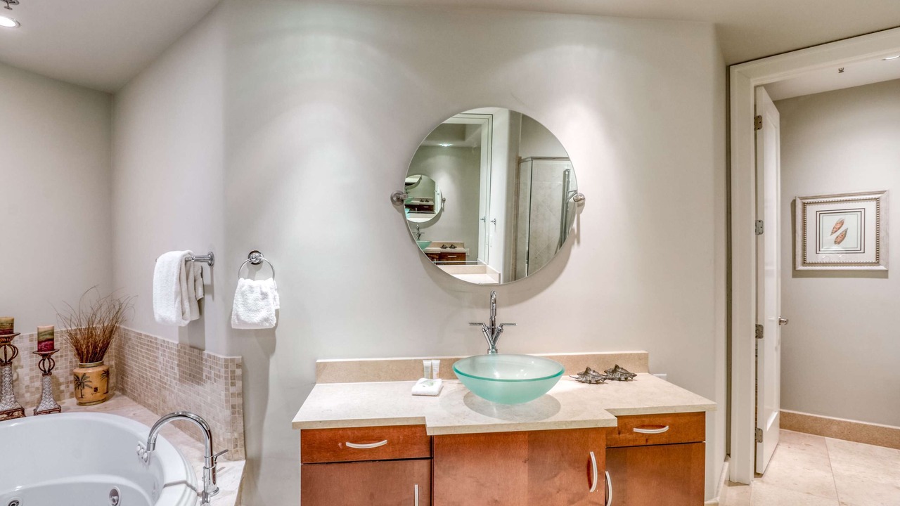 Photo of Bathroom in Orange Beach East