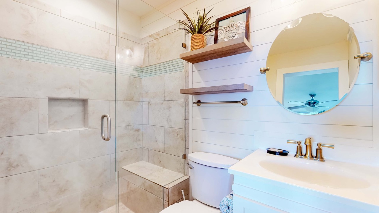 Photo of Bathroom in Orange Beach East