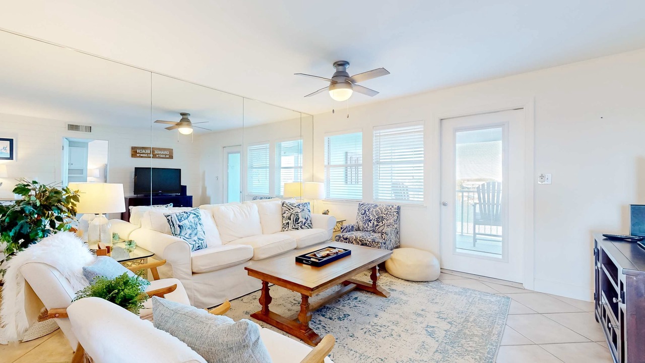 Photo of Livingroom in Orange Beach East