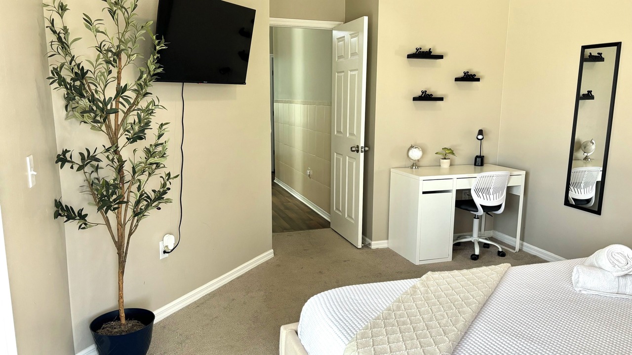 Photo of Bedroom in Crescent Lakes
