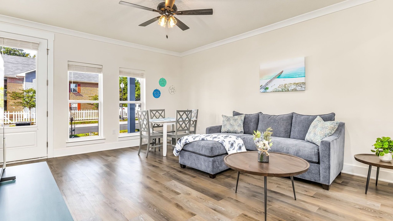 Photo of Livingroom in Downtown
