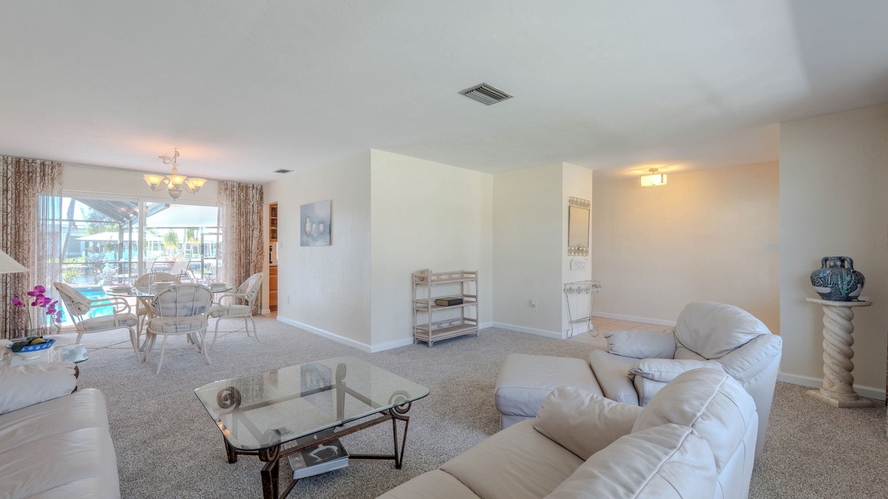 Photo of Livingroom in Town and River
