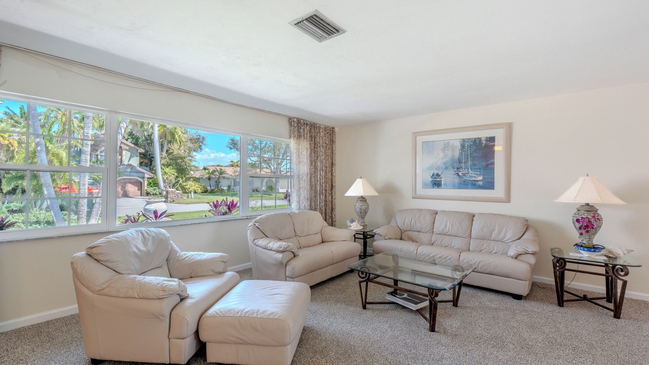Photo of Livingroom in Town and River