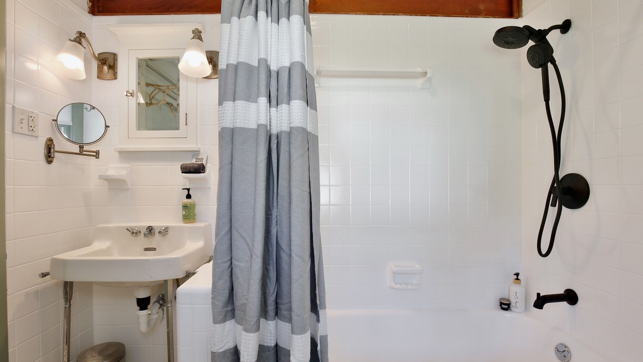 Photo of Bathroom in Winter Garden