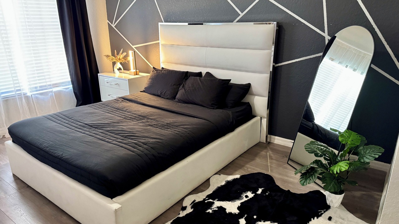 Photo of Bedroom in Venetian Bay Villages