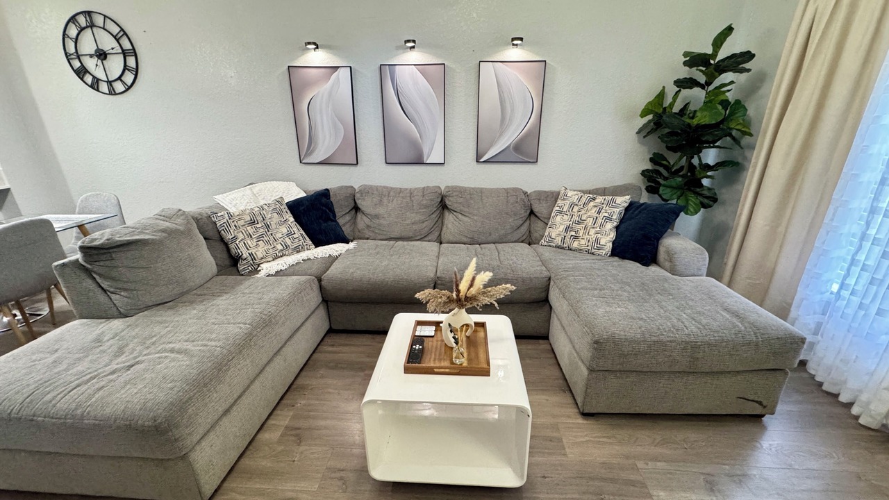 Photo of Livingroom in Venetian Bay Villages