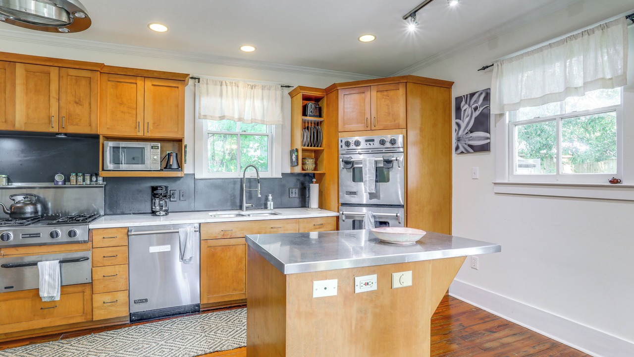 Photo of Kitchen in Roseland Terrace Historic District