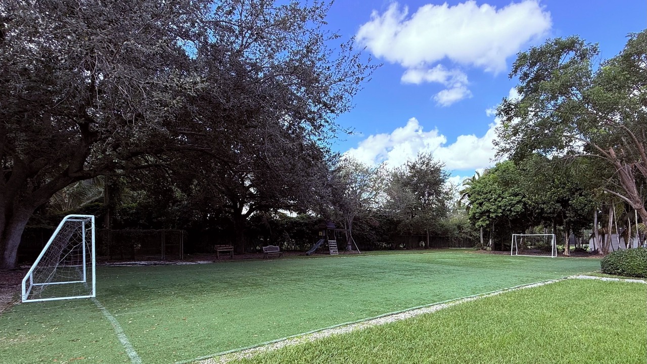 Photo of Others in Ludlam