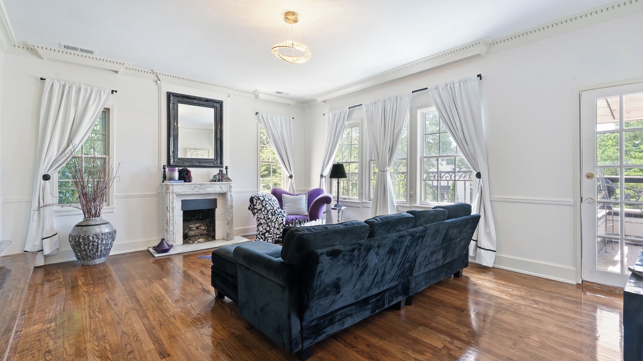 Photo of Livingroom in Redmont Park
