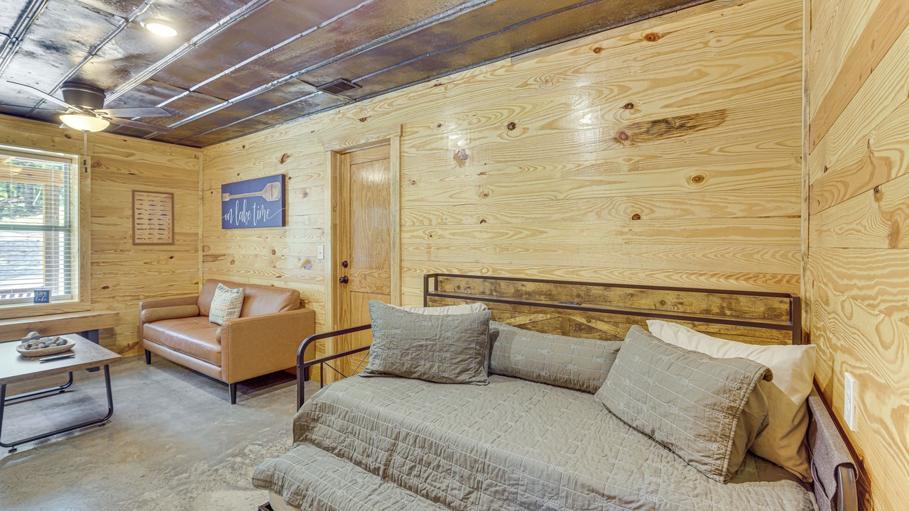 Photo of Bedroom in Alpine Bay