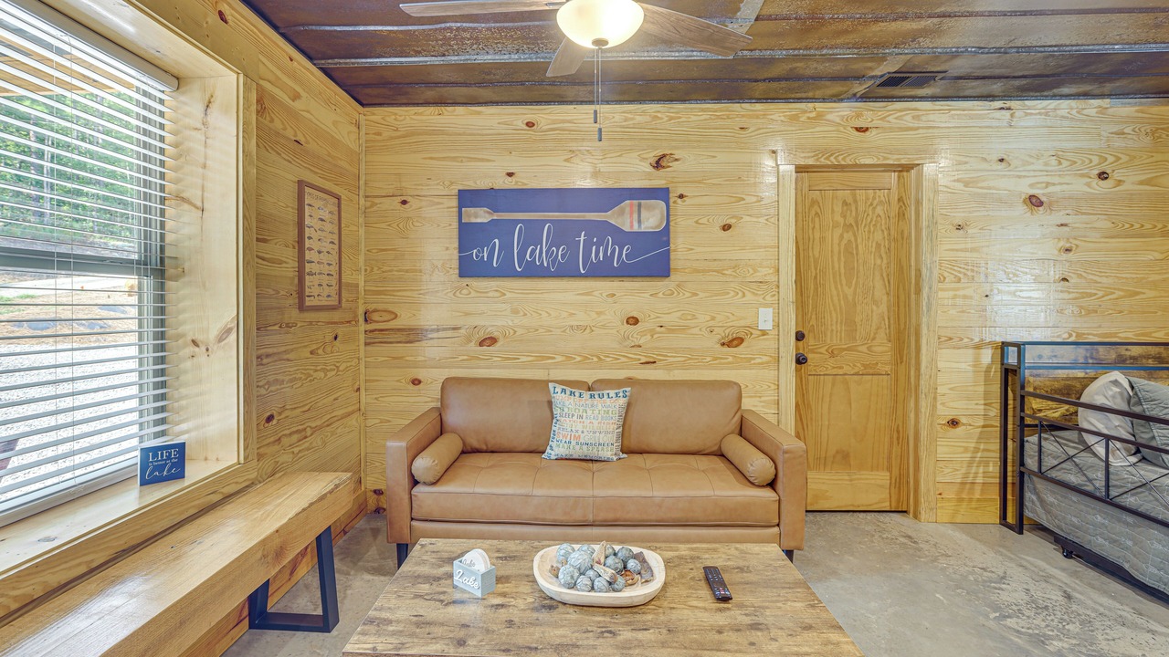 Photo of Livingroom in Alpine Bay