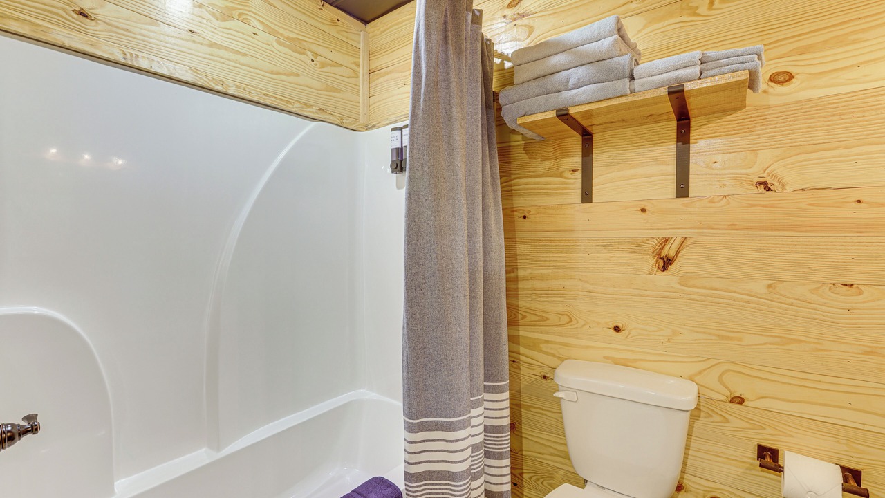 Photo of Bathroom in Alpine Bay