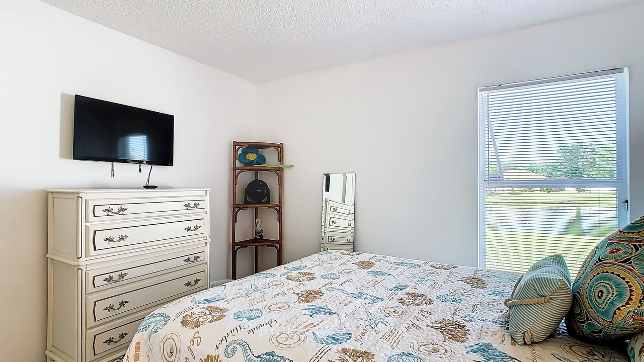 Photo of Bedroom in Crescent Lakes