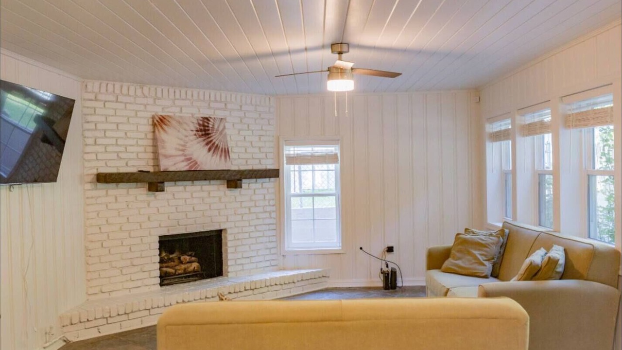 Photo of Livingroom in Hoover