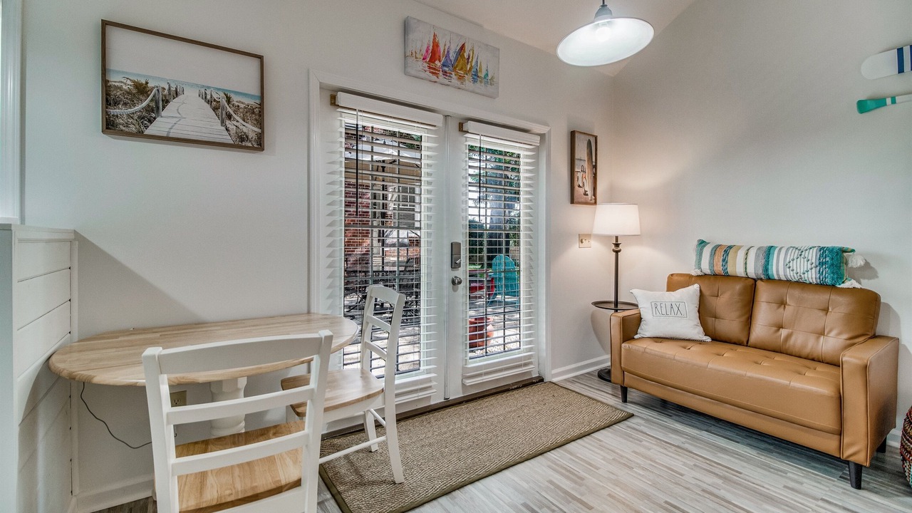 Photo of Livingroom in East Hill