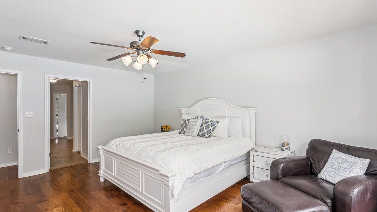 Photo of Bedroom in Pine Forest