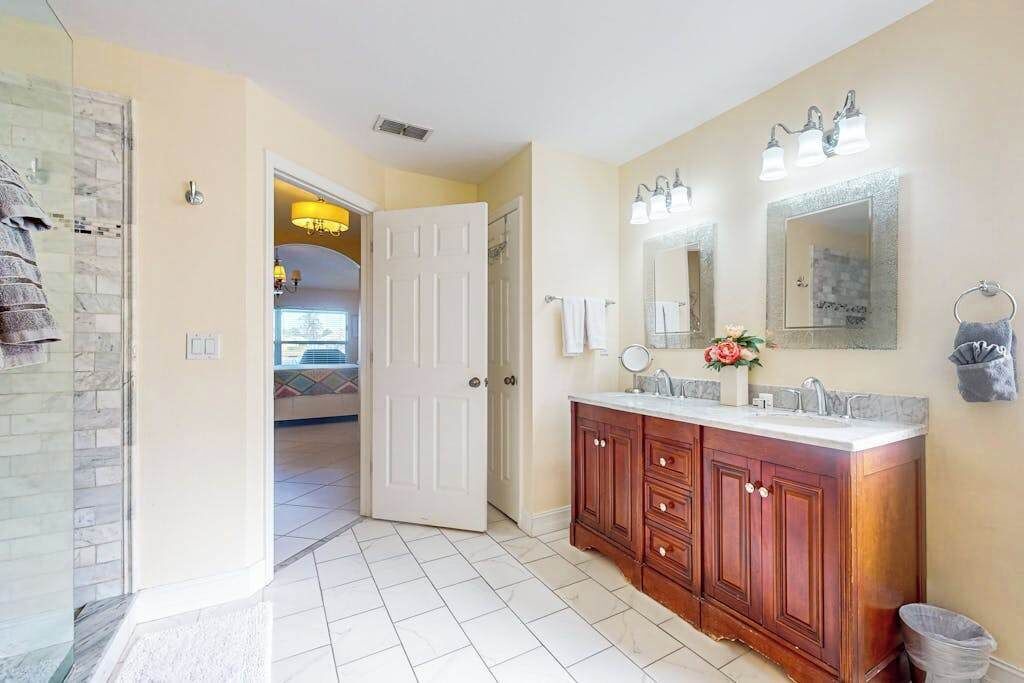 Photo of Bathroom in Beachwalk Isles
