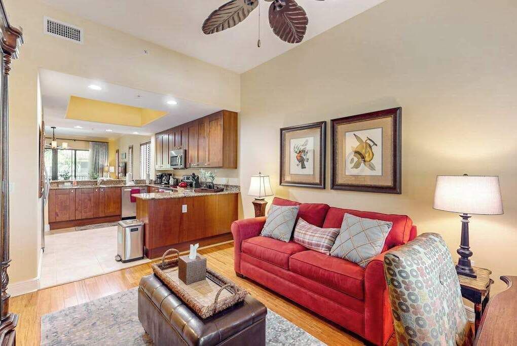 Photo of Livingroom in Royal Harbor