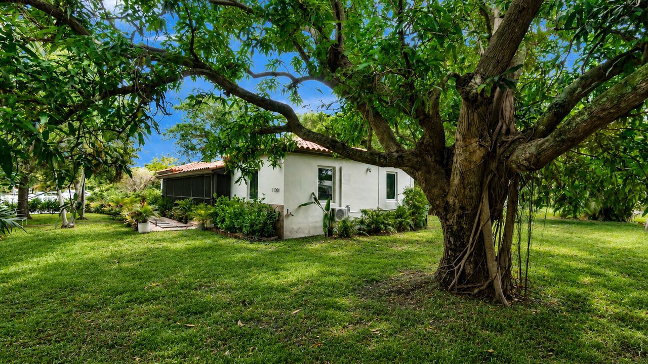 Photo of Outdoor in Biscayne Park