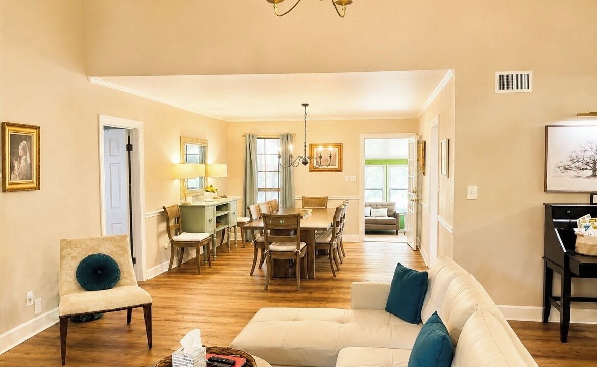 Photo of Livingroom in Daphne