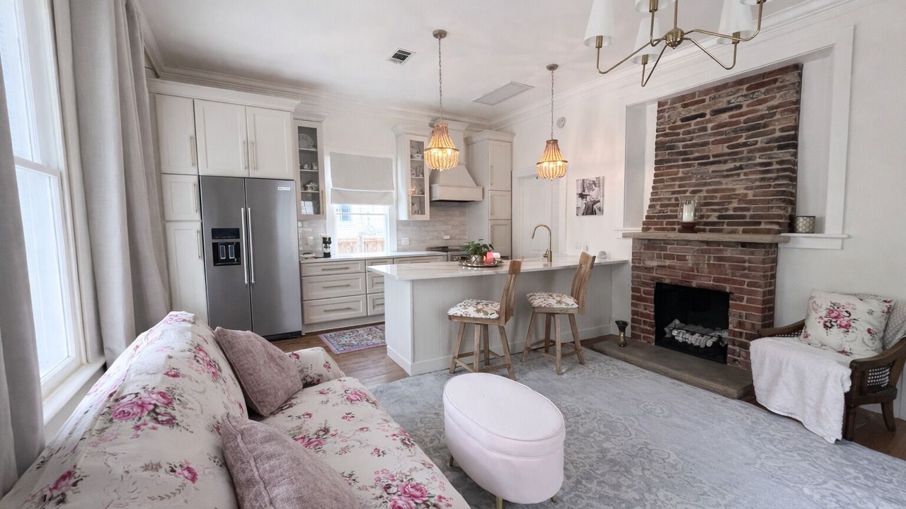 Photo of Livingroom in Downtown