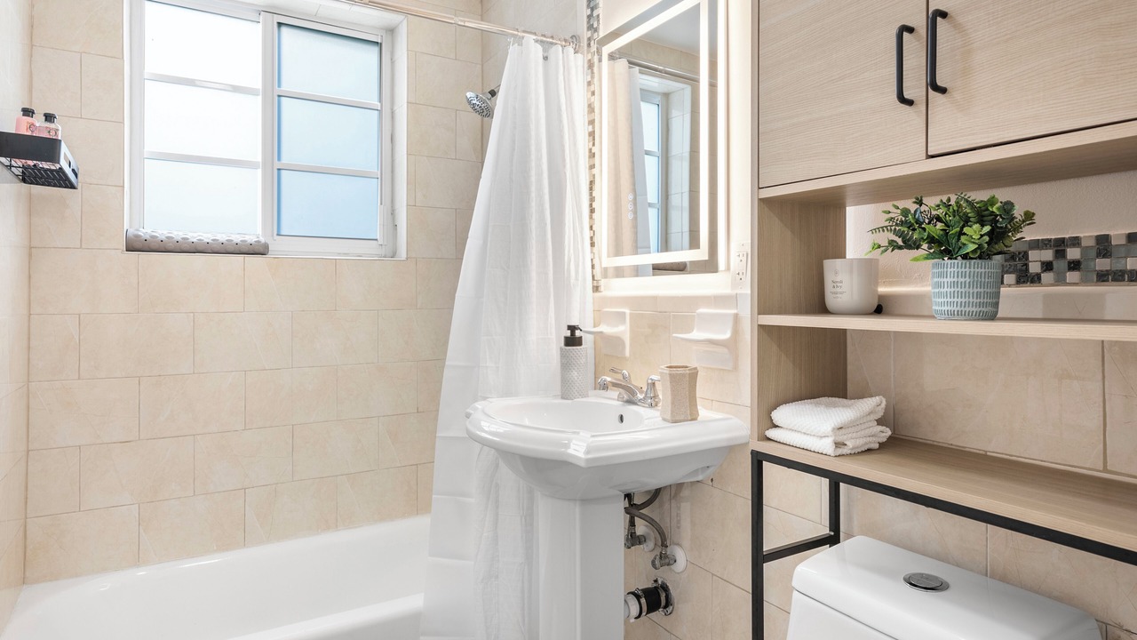 Photo of Bathroom in West Avenue