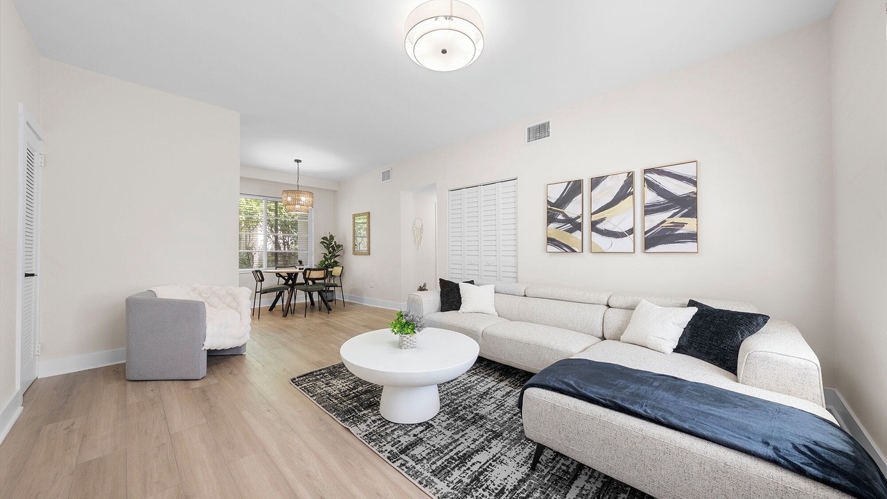 Photo of Livingroom in West Avenue