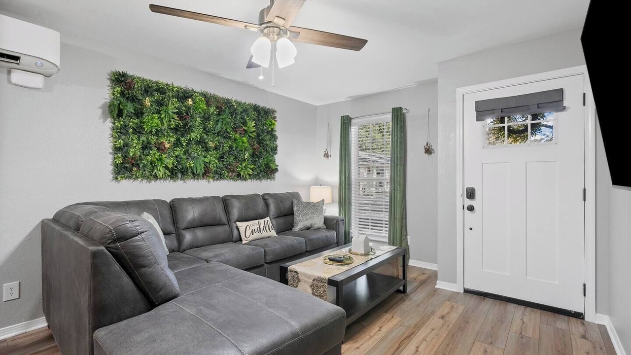 Photo of Livingroom in Northeast Pensacola