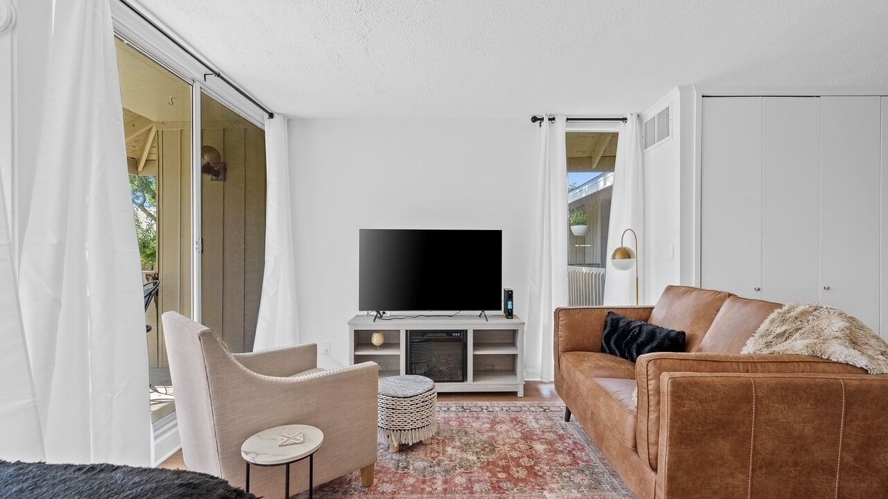 Photo of Livingroom in Daphne