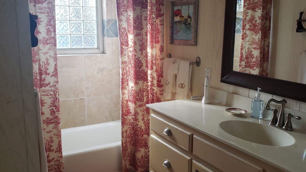Photo of Bathroom in Little Kowaliga