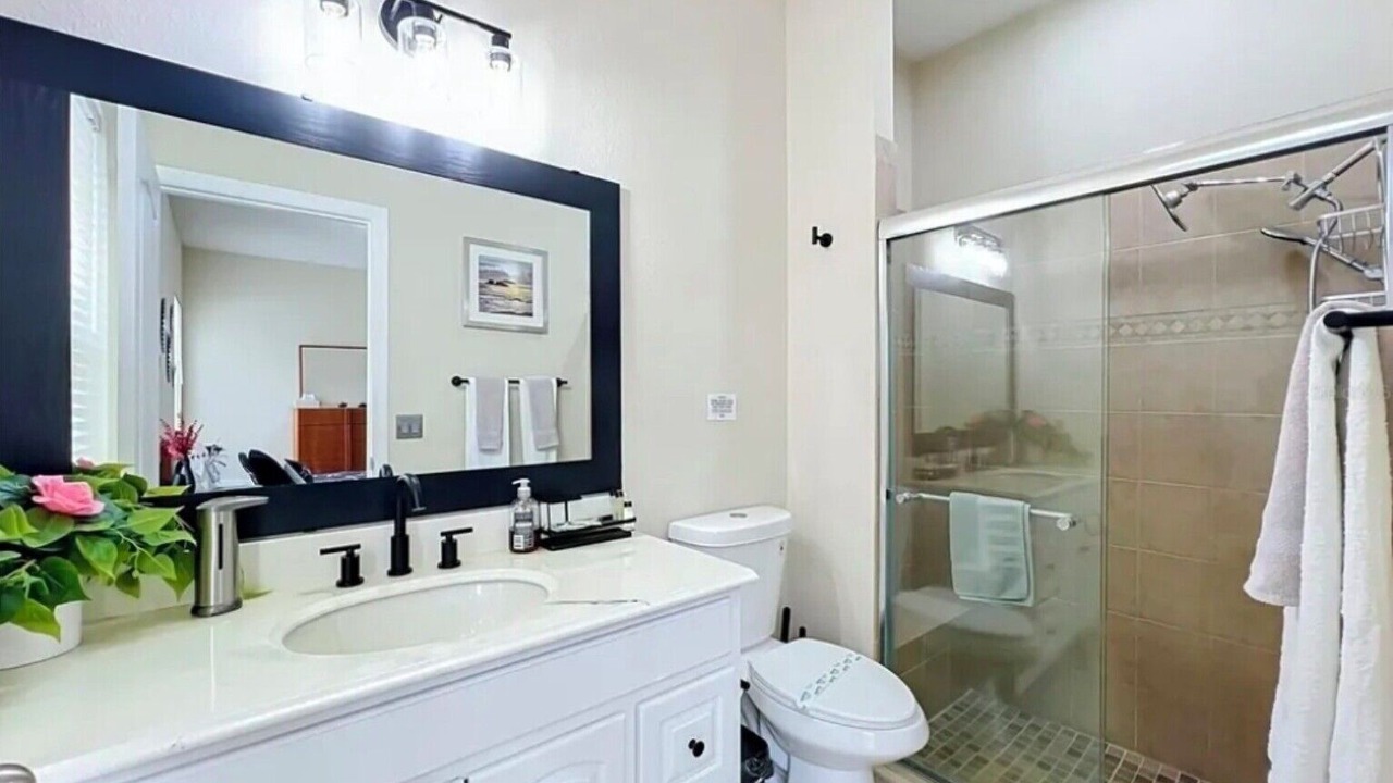 Photo of Bathroom in Orange Tree