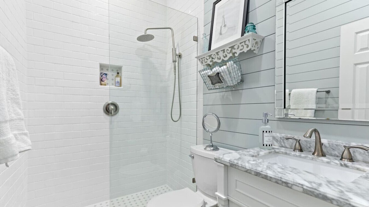 Photo of Bathroom in Clipper Cove