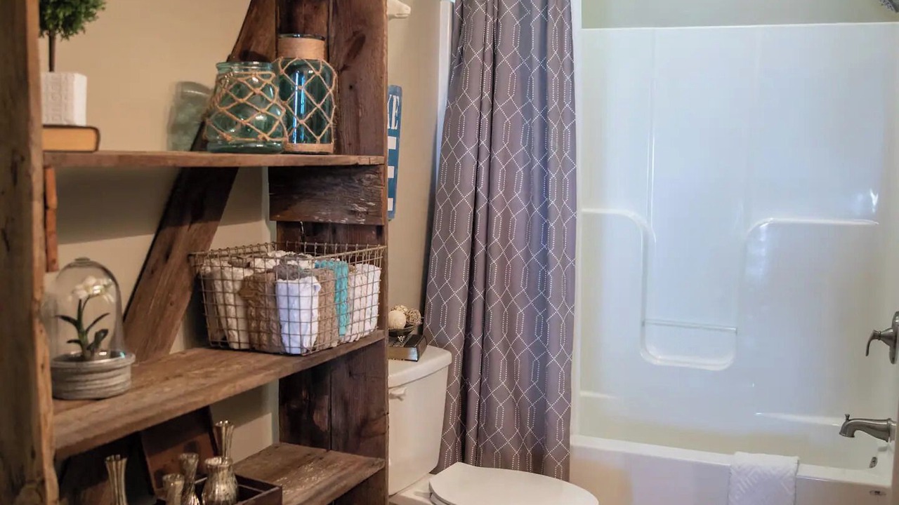Photo of Bathroom in Groveoak