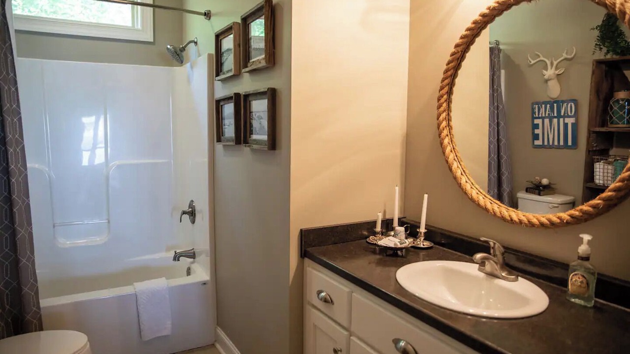 Photo of Bathroom in Groveoak