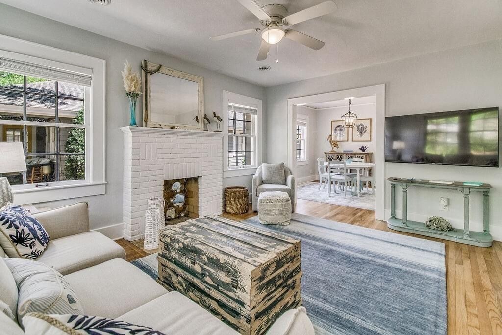 Photo of Livingroom in East Hill