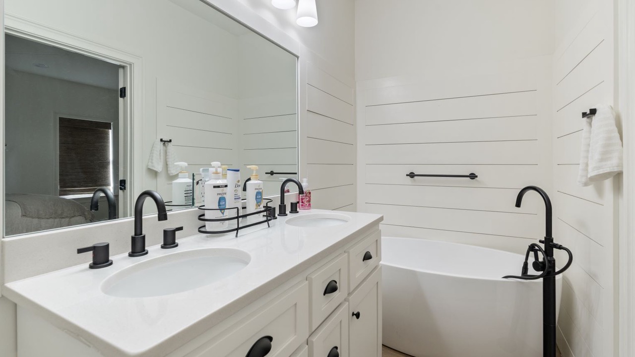Photo of Bathroom in Guntersville