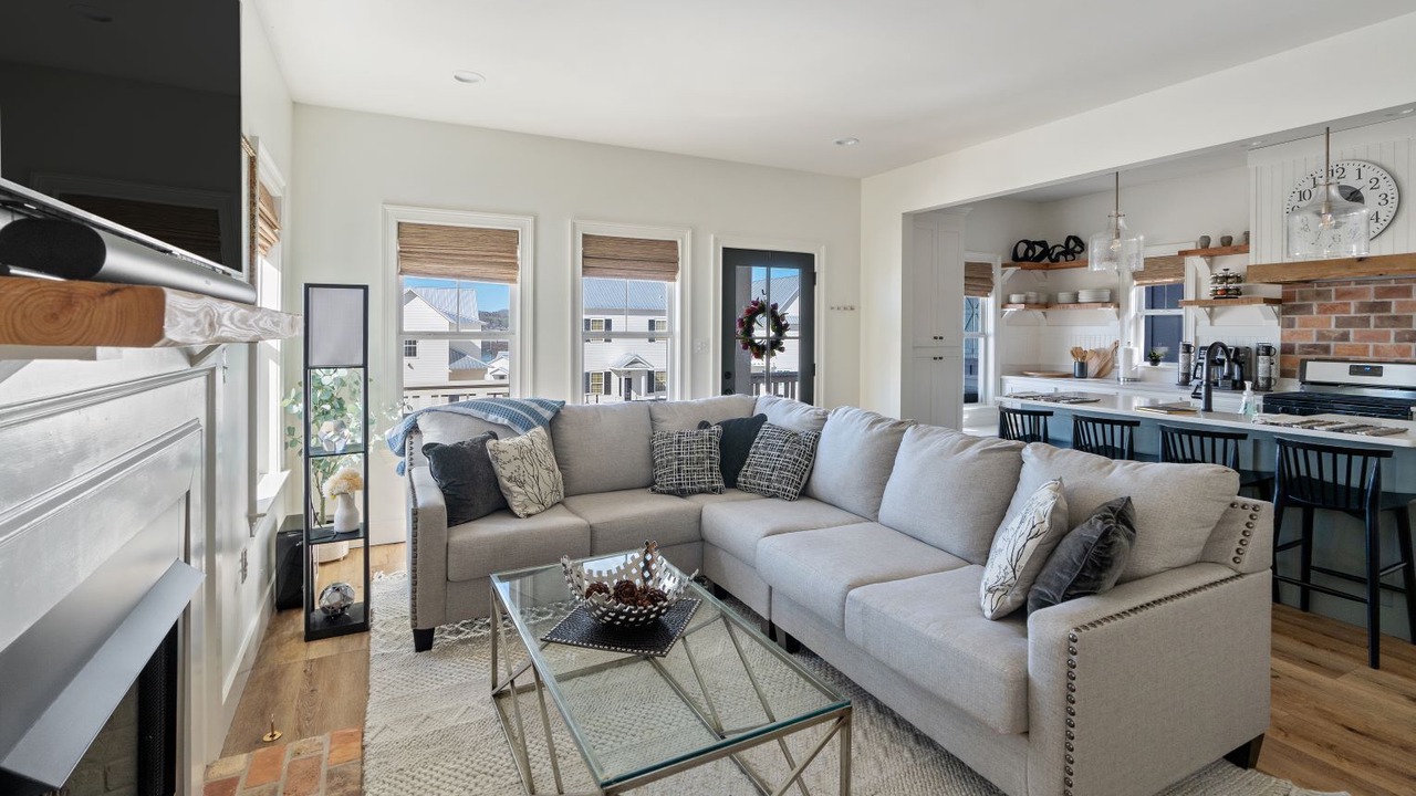 Photo of Livingroom in Guntersville