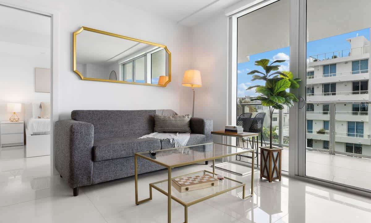 Photo of Livingroom in Bay Harbor Islands