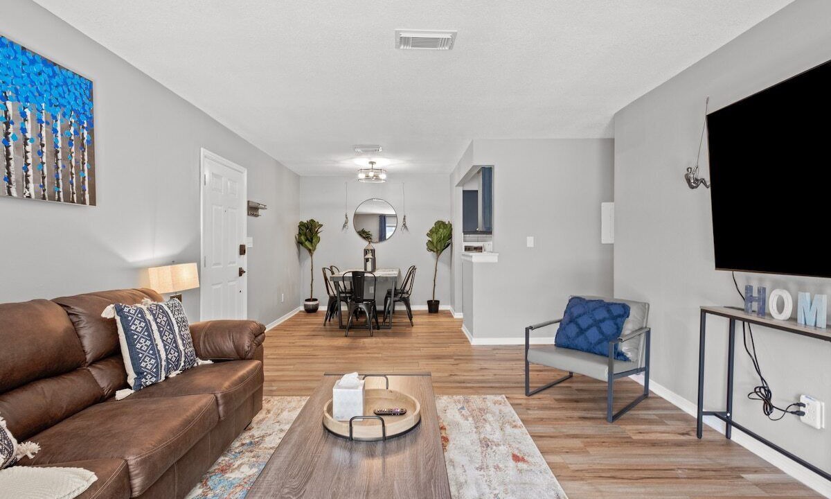 Photo of Livingroom in Northeast Pensacola
